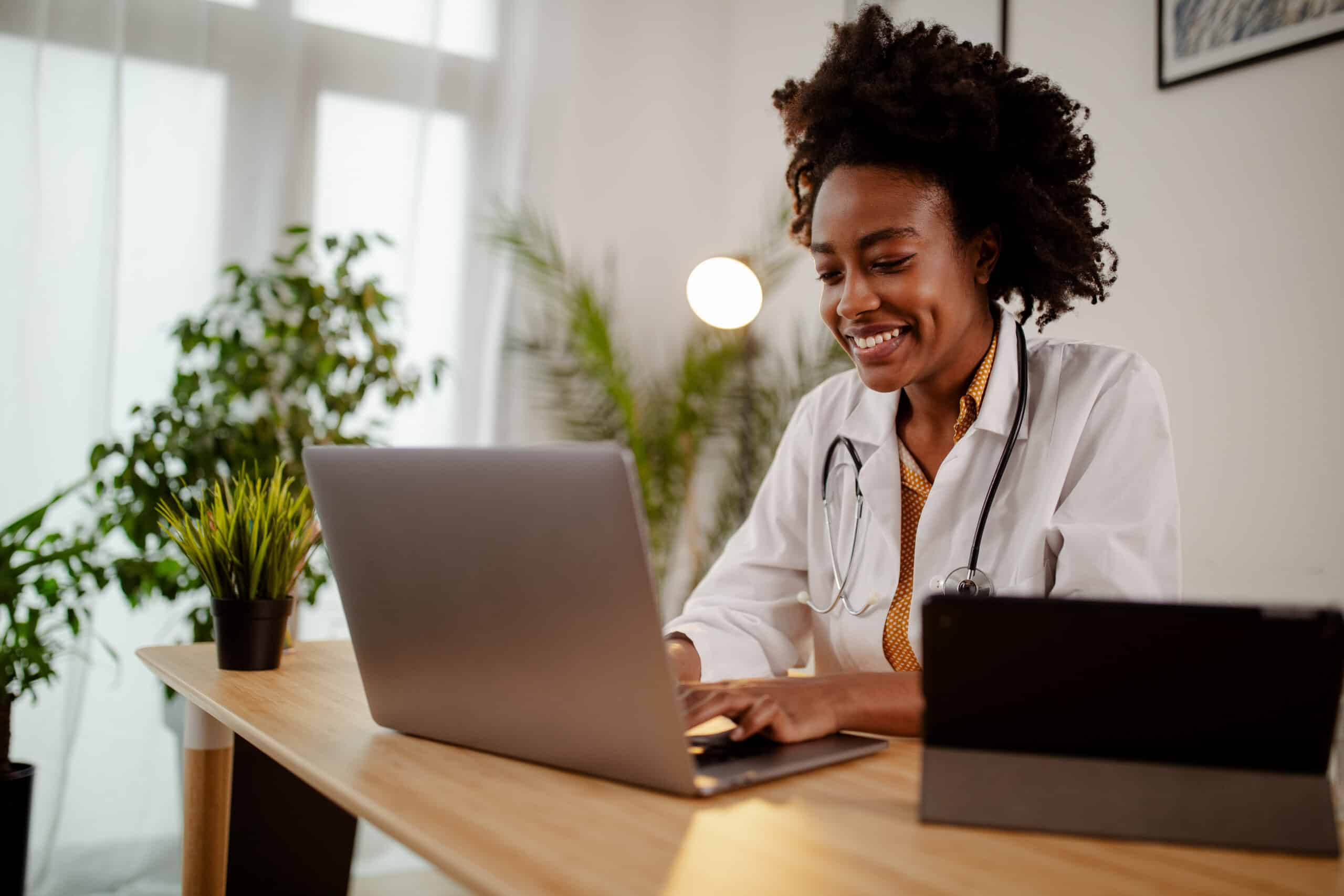 1099 doctor on laptop